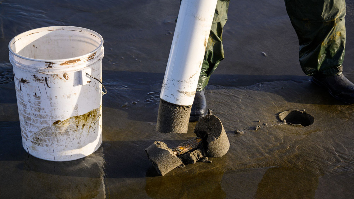 RAZOR CLAM DIGGING